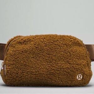 Lululemon Everywhere Belt Bag